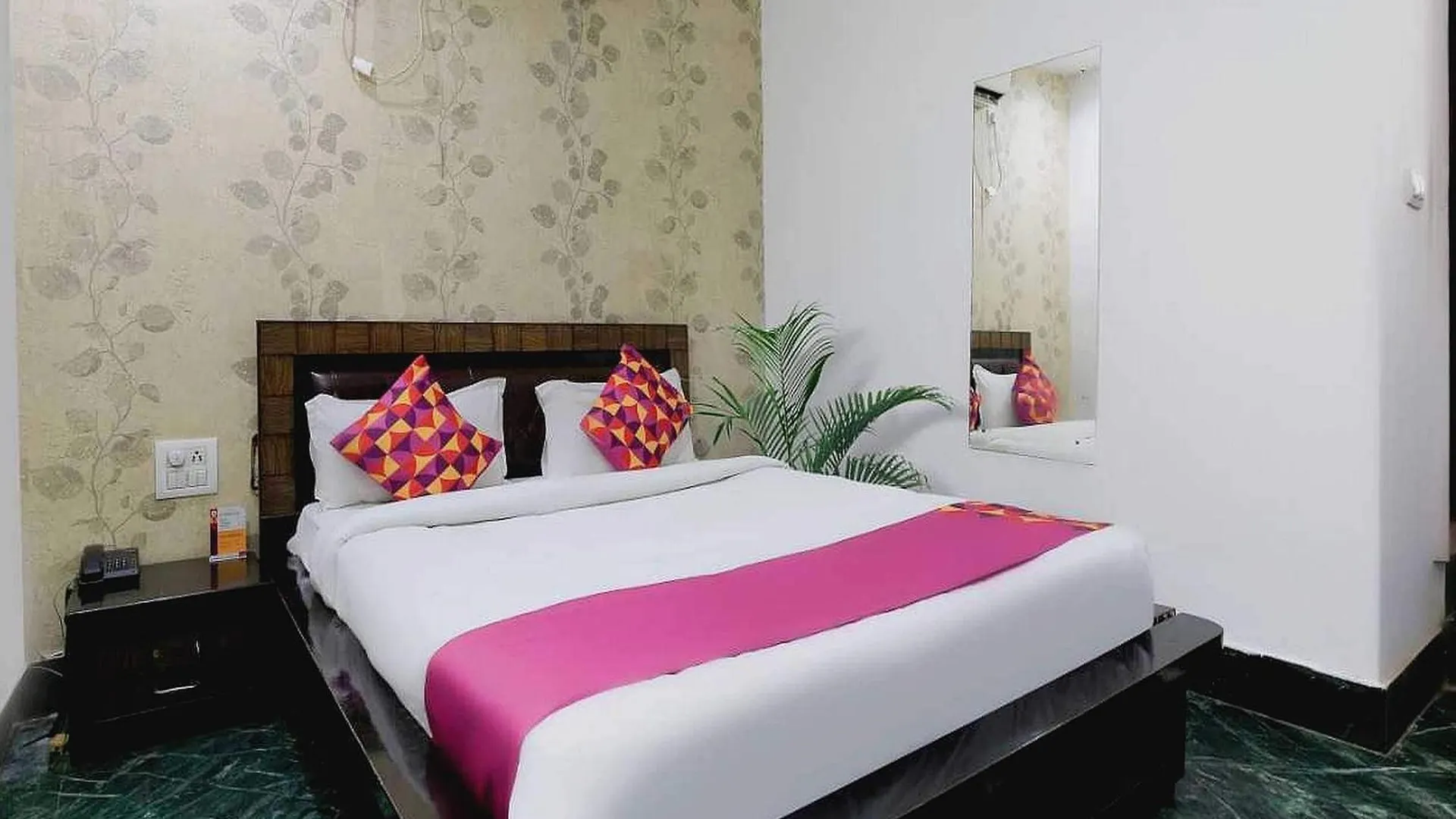 Hotel O Delite Hotel Near Leisure Valley Park Гургаон